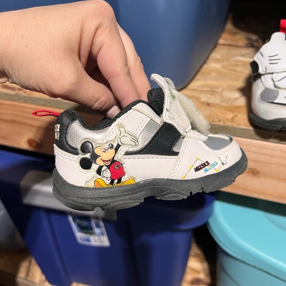 Mickey Mouse toddler shoes - Picture 3 of 4